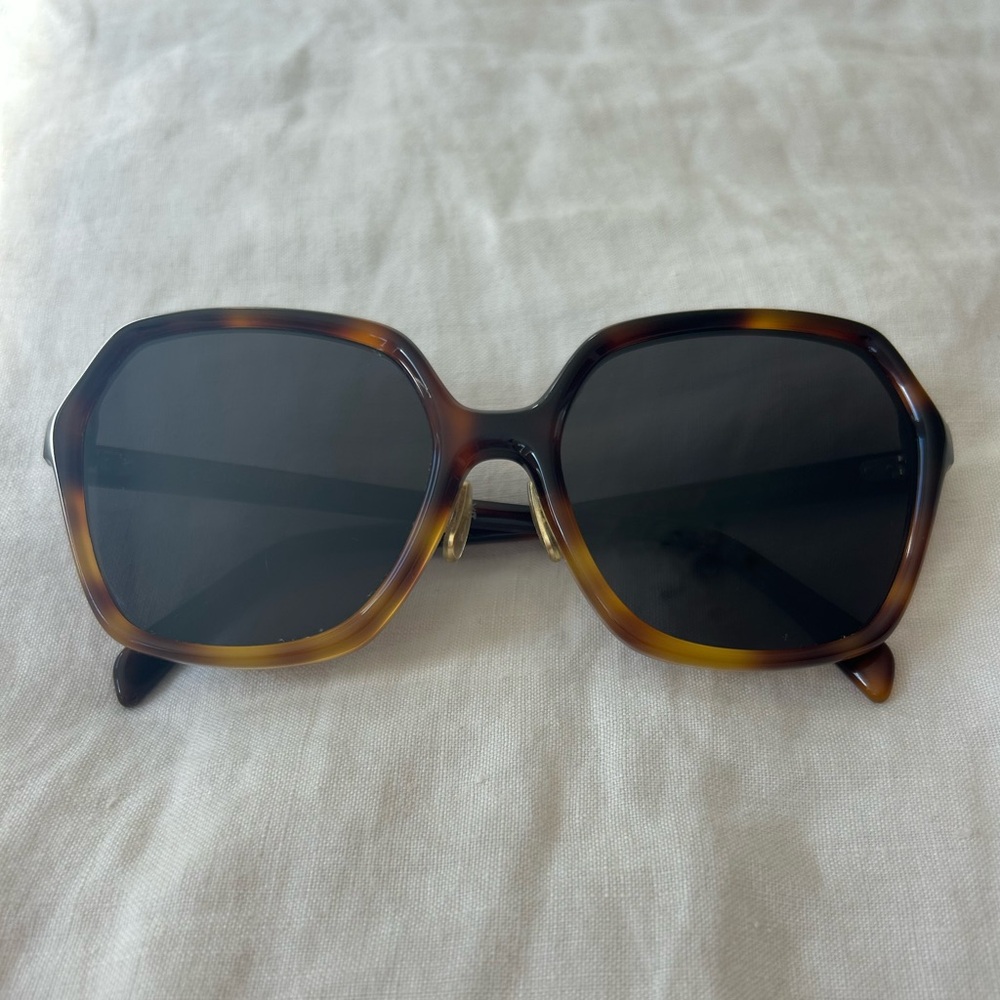 Celine oversized sunglasses in tortoise shell CL40230F - Picture 6 of 9